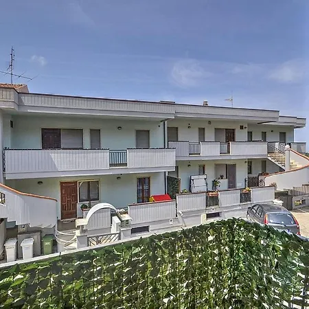 Διαμέρισμα Sleeps 4 *