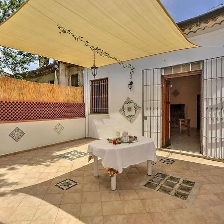 Sleeps 4 * Torchiara